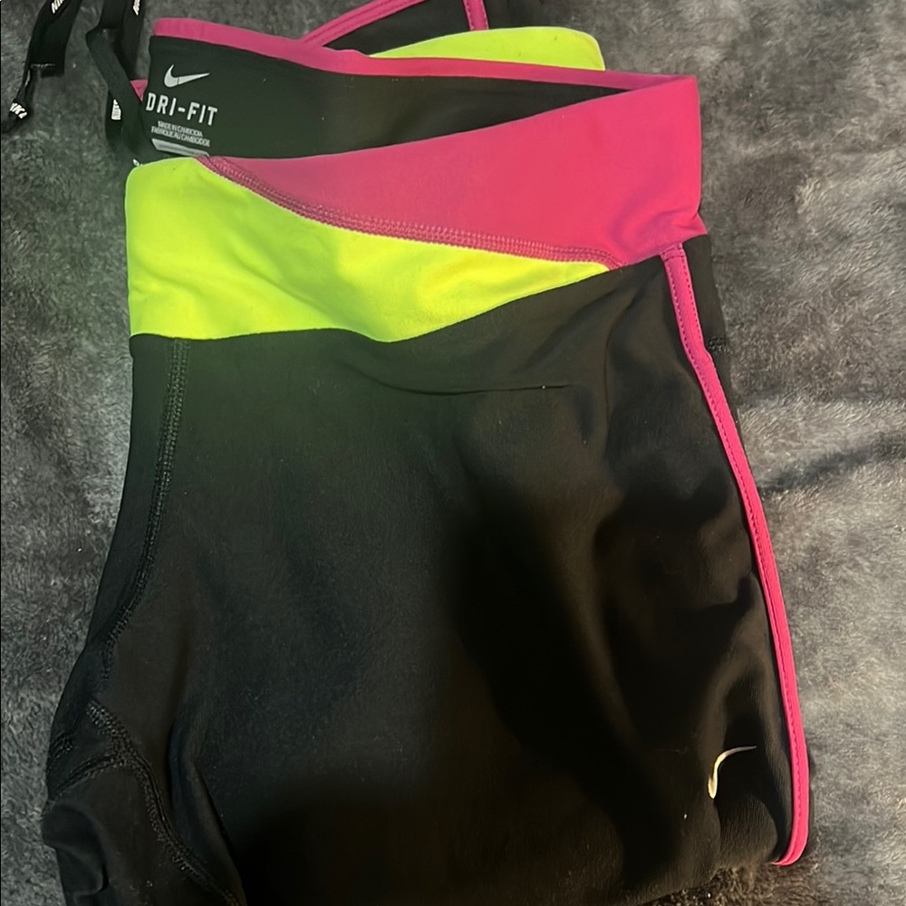 Nike Black and Pink Athletic Leggings - Picture 10 of 10